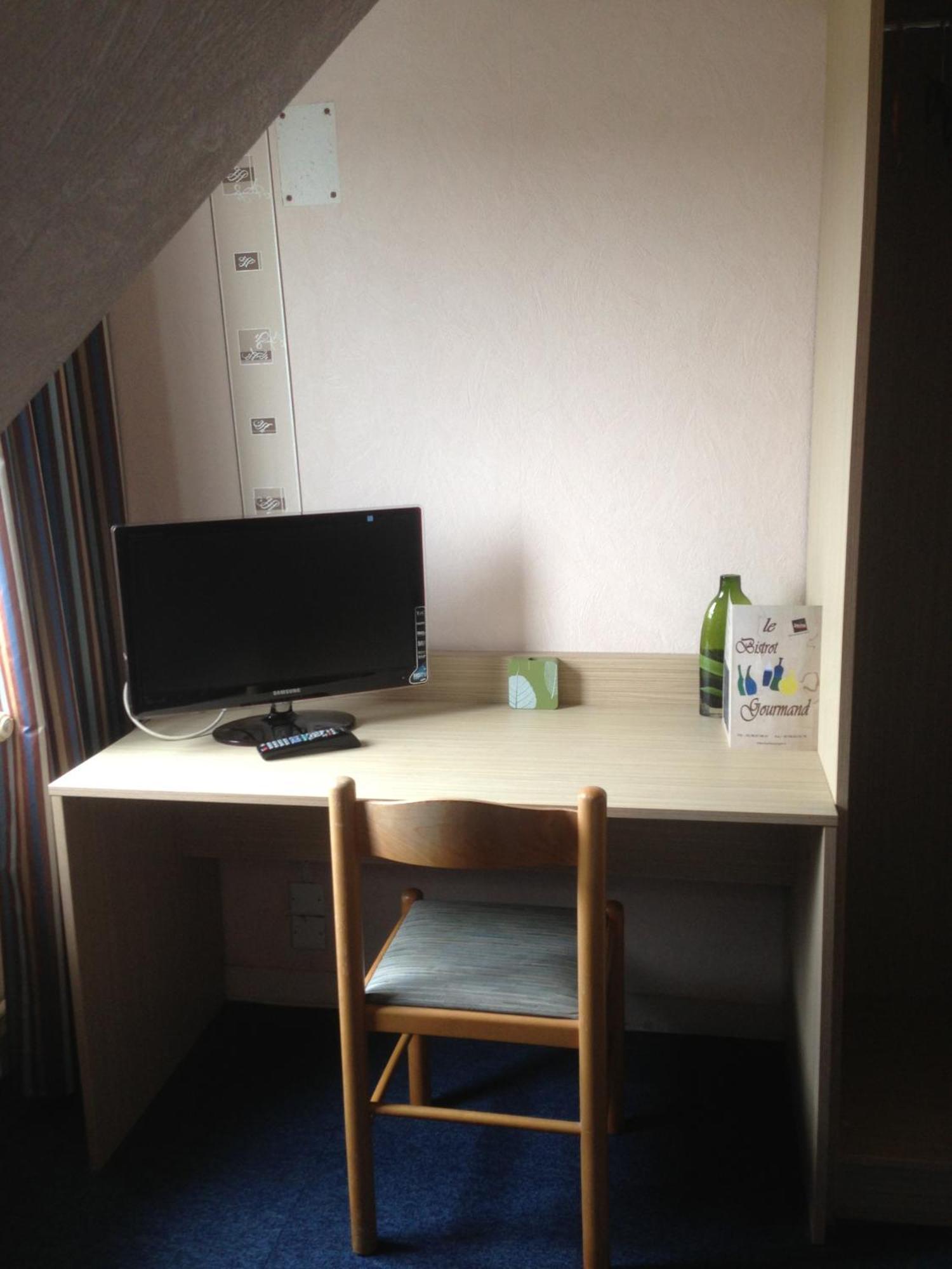 Hotel La Tour D'Auvergne Pont-lʼAbbé 외부 사진